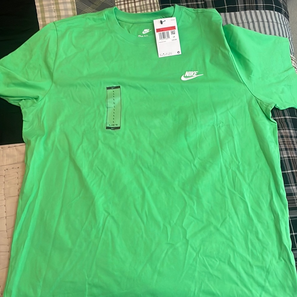 Green Nike t shirt brand new with tags